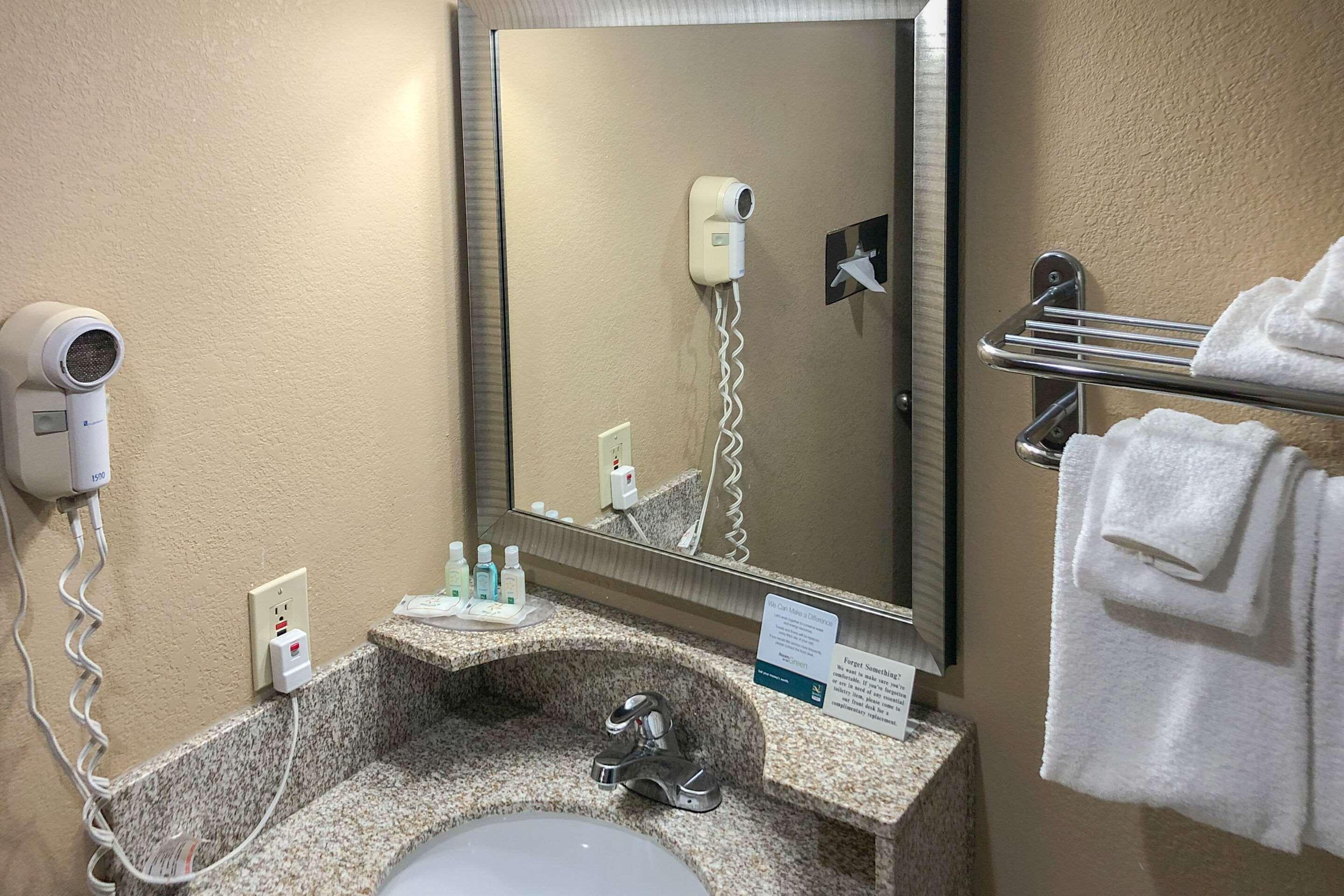 Quality Inn Near Joint Base Andrews-Washington Area Camp Springs Extérieur photo